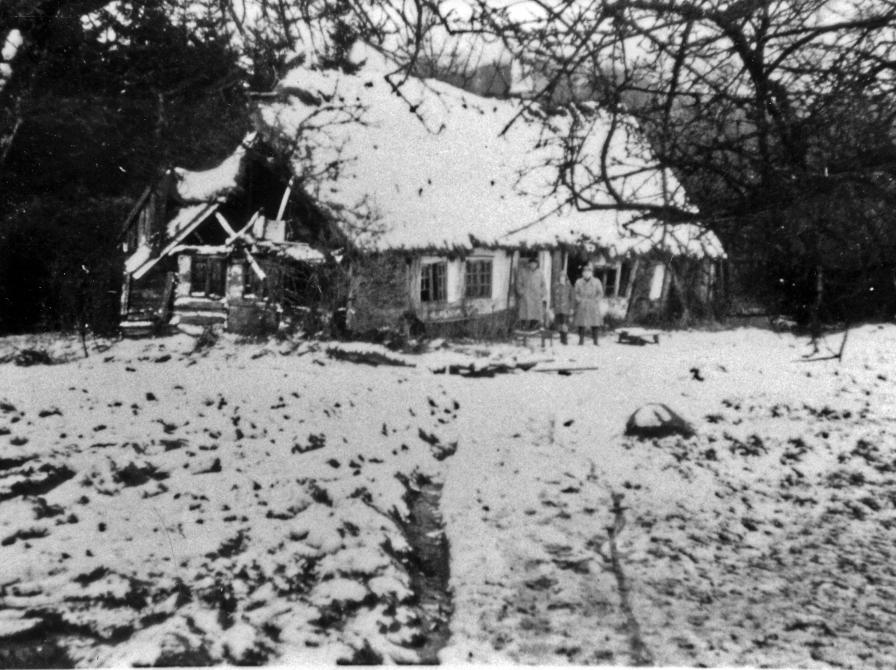 Anders Peder Larsens ejendom, Aunstrup Overdrev. Billede af ejendommen matr. nr. 7e, Aunstrup Overdrev efter Ander Peder Larsens død (Fotografiet er fra vinteren 1953)